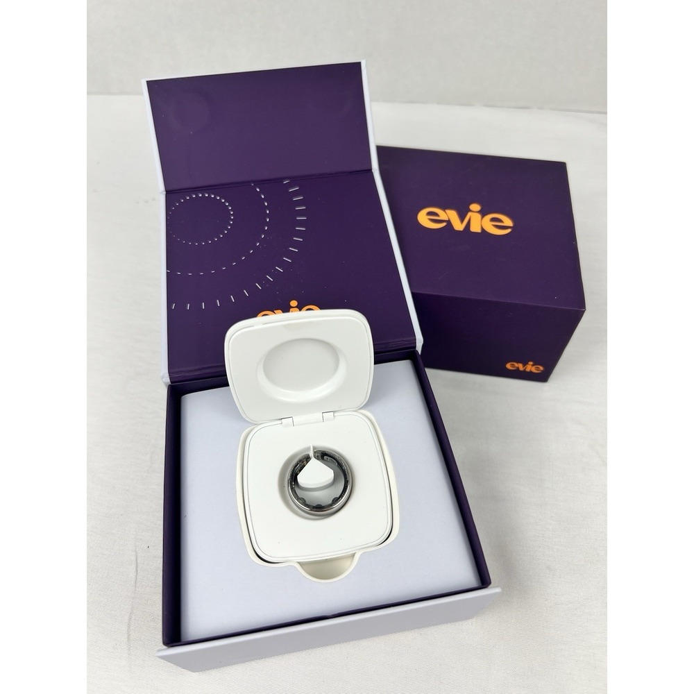 Movano Evie Smart Ring Health Tracker Silver Size 8 Unisex New Open Box Charger